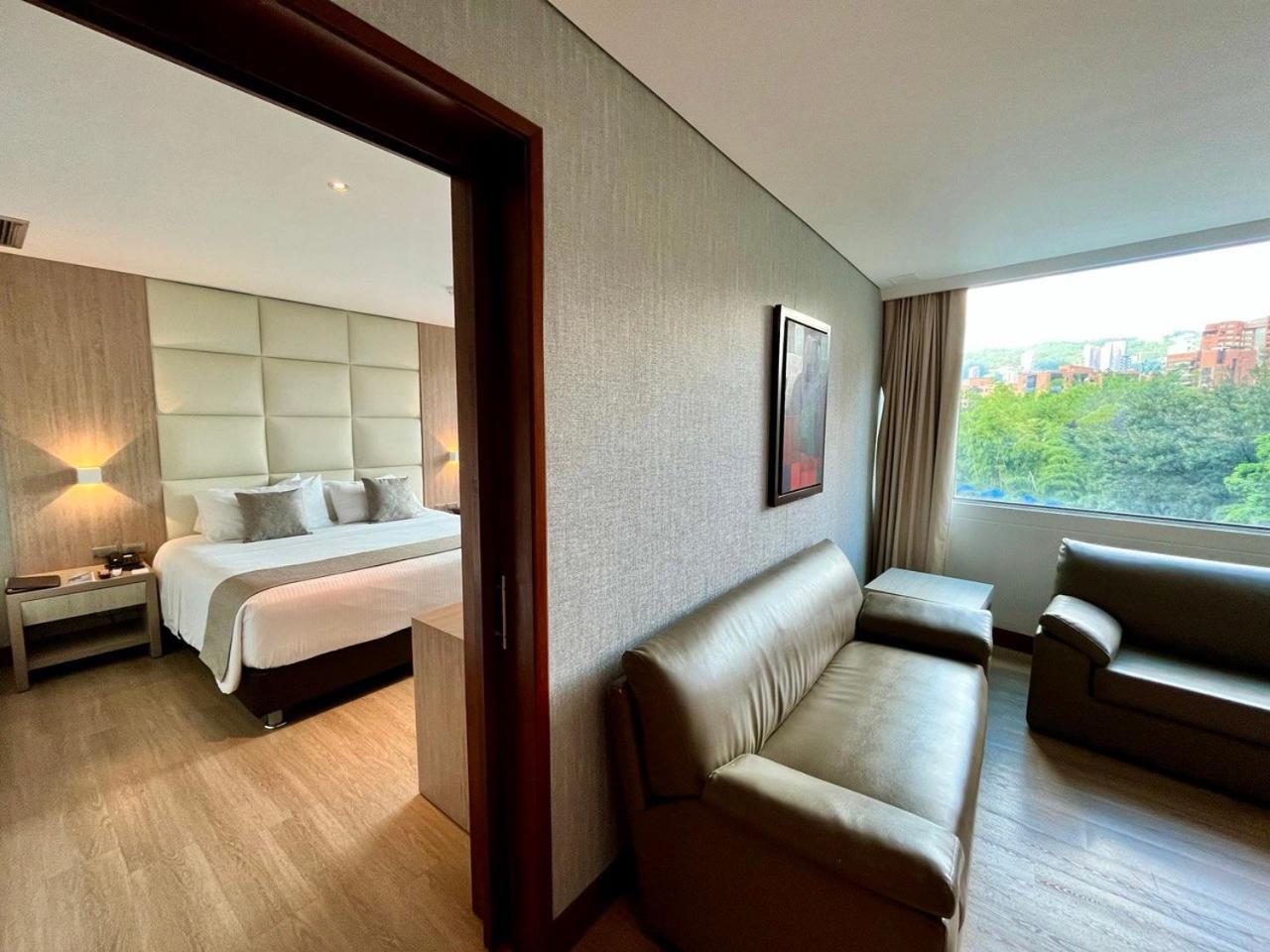 Hotel San Fernando Plaza Medellín Esterno foto Suite