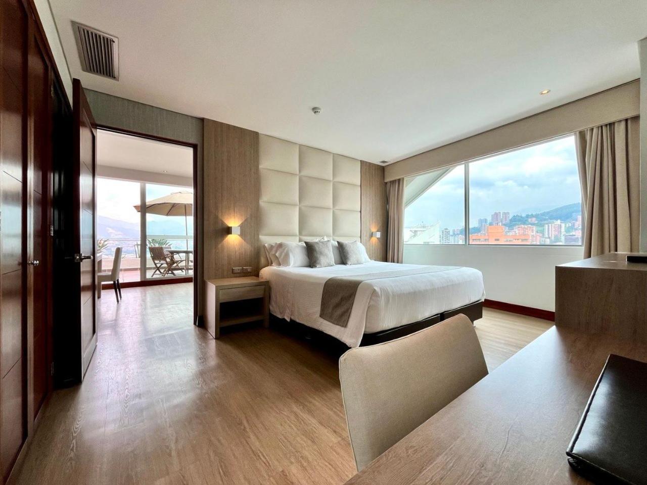 Hotel San Fernando Plaza Medellín Esterno foto Suite