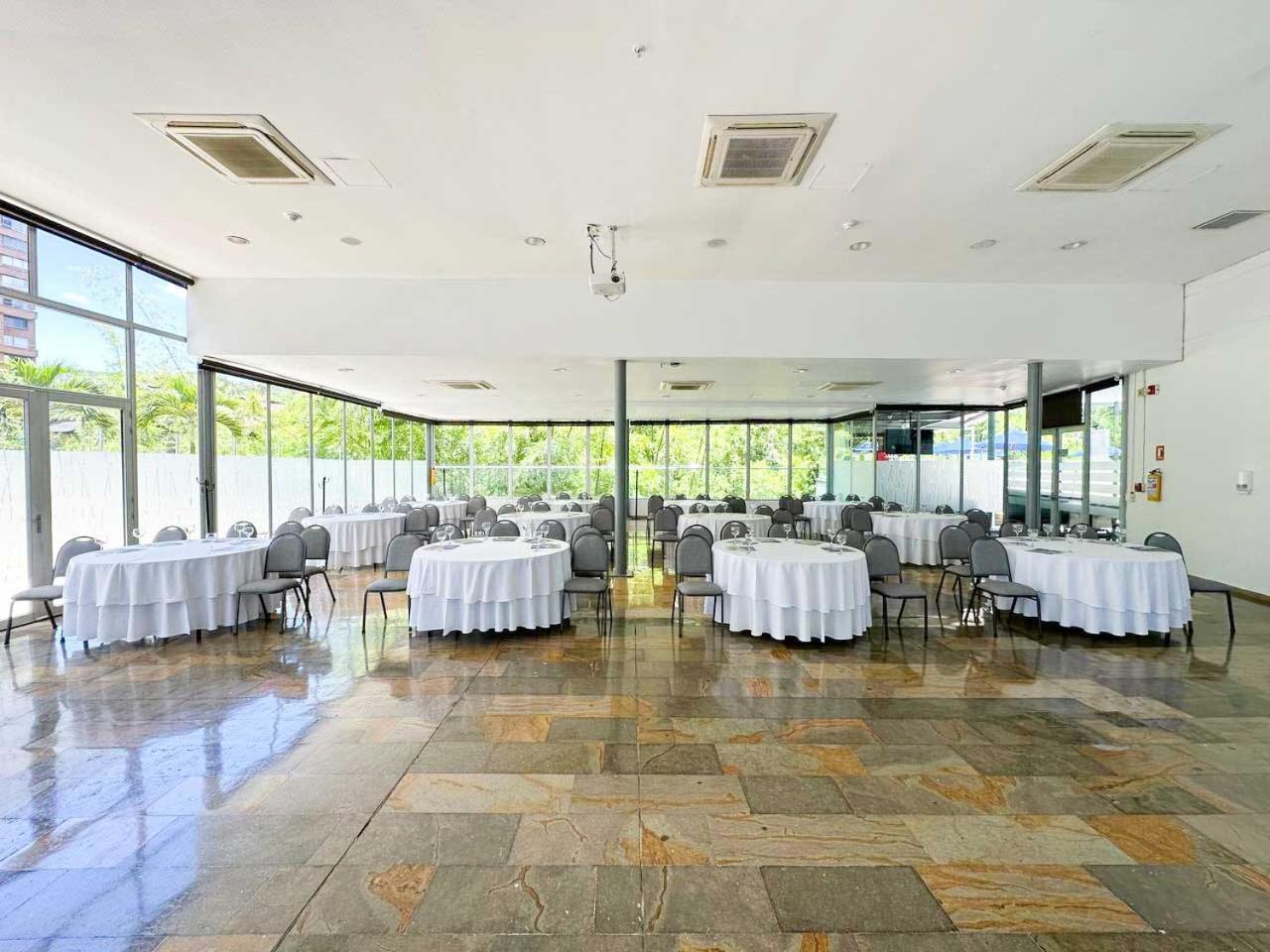 Hotel San Fernando Plaza Medellín Esterno foto The interior of the restaurant