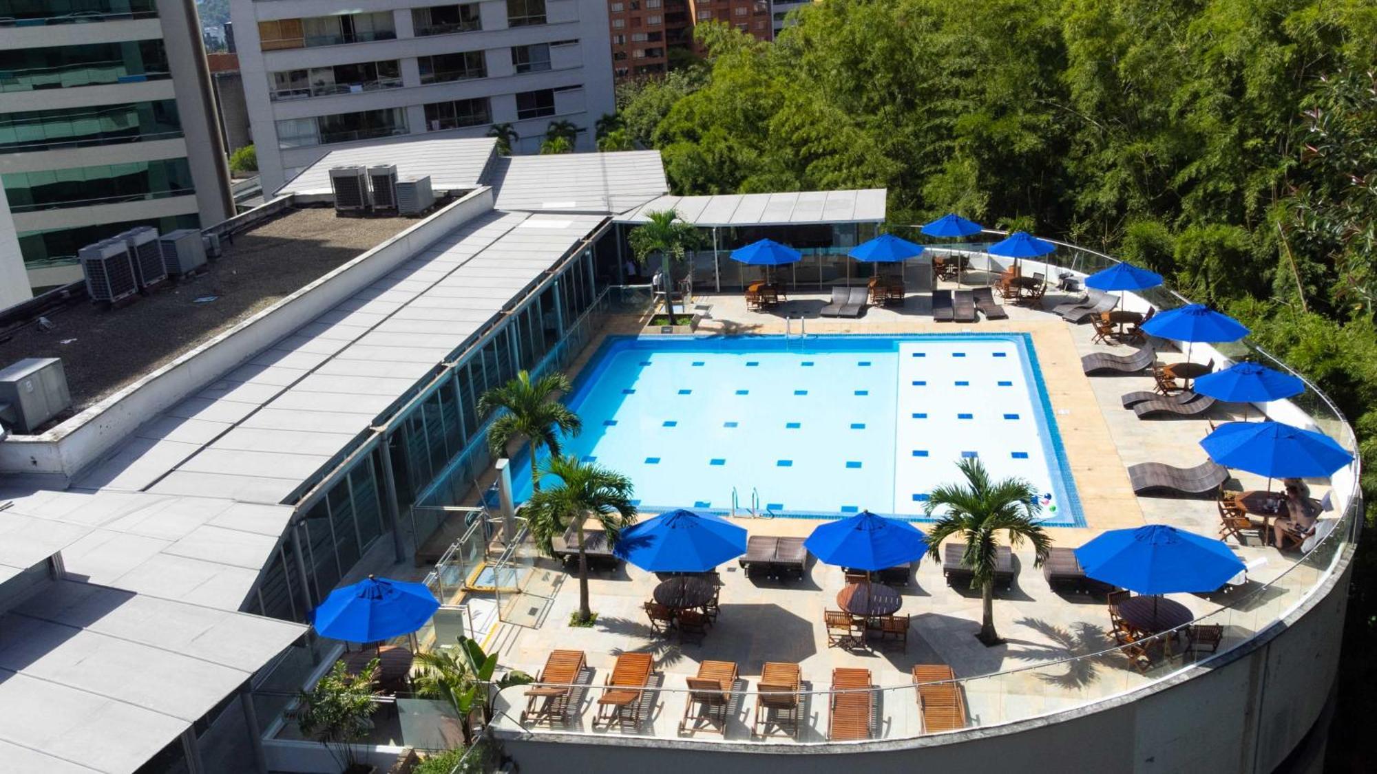 Hotel San Fernando Plaza Medellín Esterno foto Swimming pool